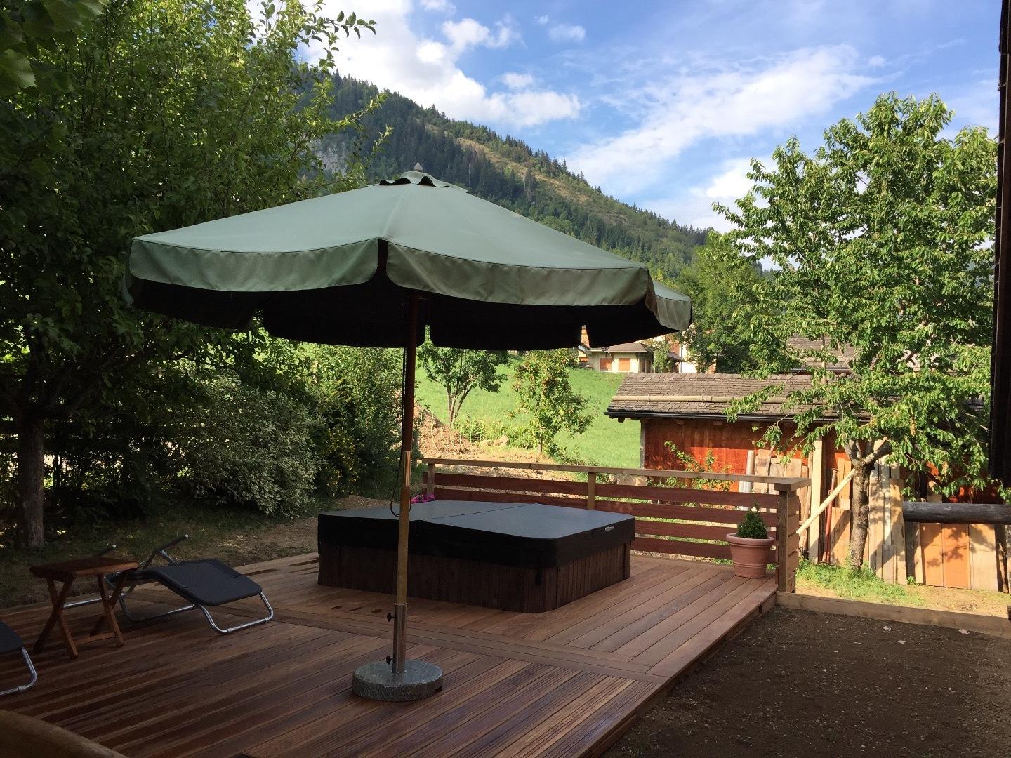 Le SPA extérieur en été